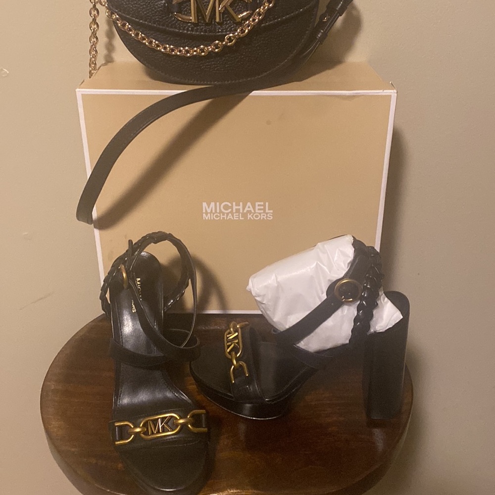 Michael KORS - Picture 2 of 8